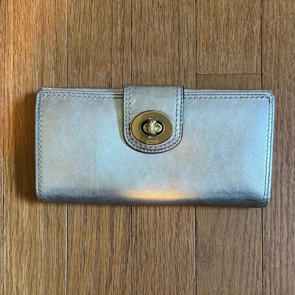 Gorgeous Coach, Gold Leather Wallet